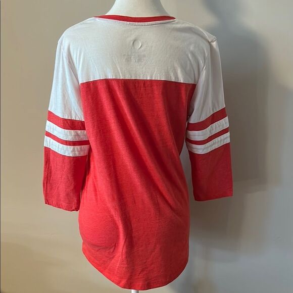 NWOT Chicago Blackhawks Red and White V-Neck 3/4 Sleeve Top. Size Medium - Picture 2 of 6